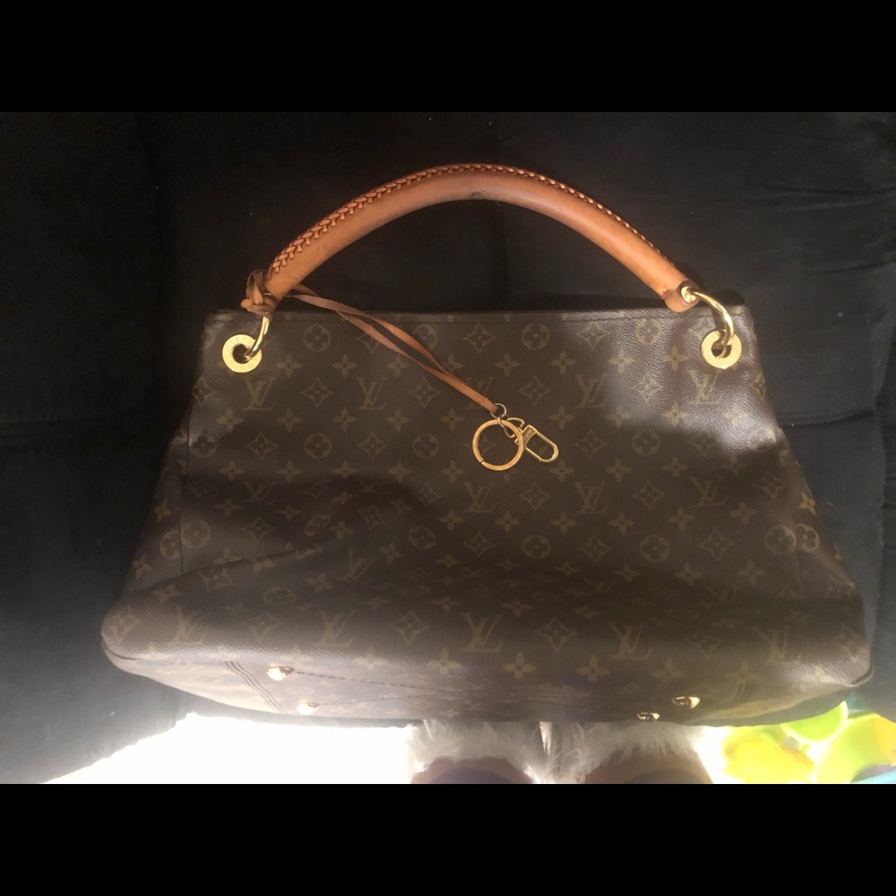 Authentic Louis Vuitton Monogram Artsy MM
